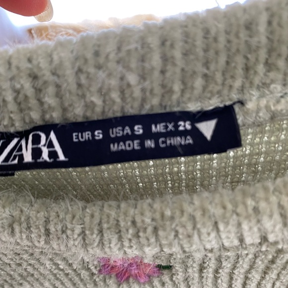 Zara fuzzy sweater - Picture 2 of 6